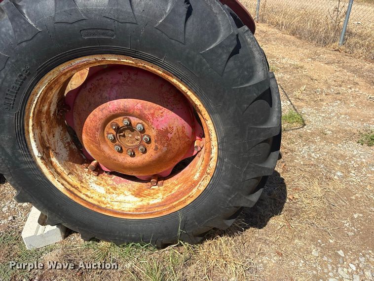 image for item ES8114 Massey-Ferguson 135 tractor
