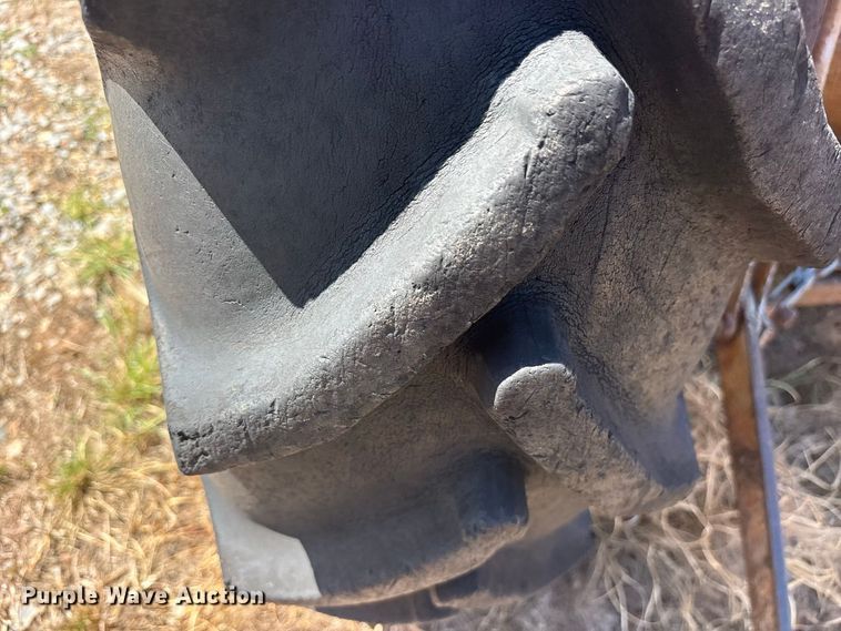 image for item ES8114 Massey-Ferguson 135 tractor