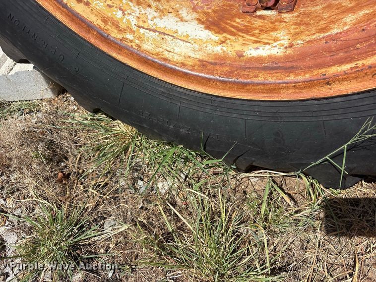 image for item ES8114 Massey-Ferguson 135 tractor