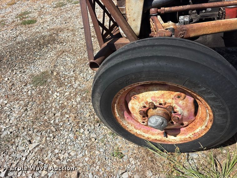 image for item ES8114 Massey-Ferguson 135 tractor