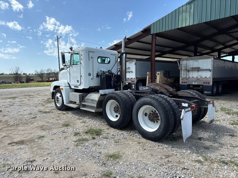 image for item EV6207 1996 Freightliner FLD semi truck