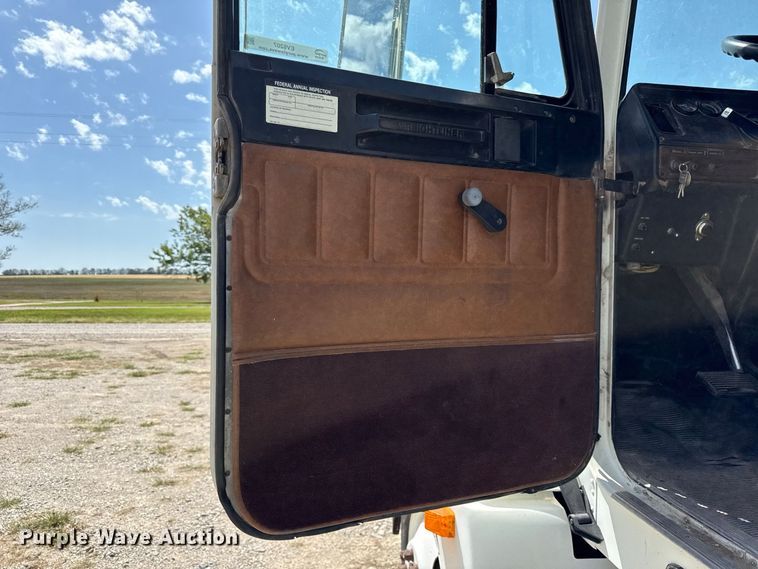 image for item EV6207 1996 Freightliner FLD semi truck