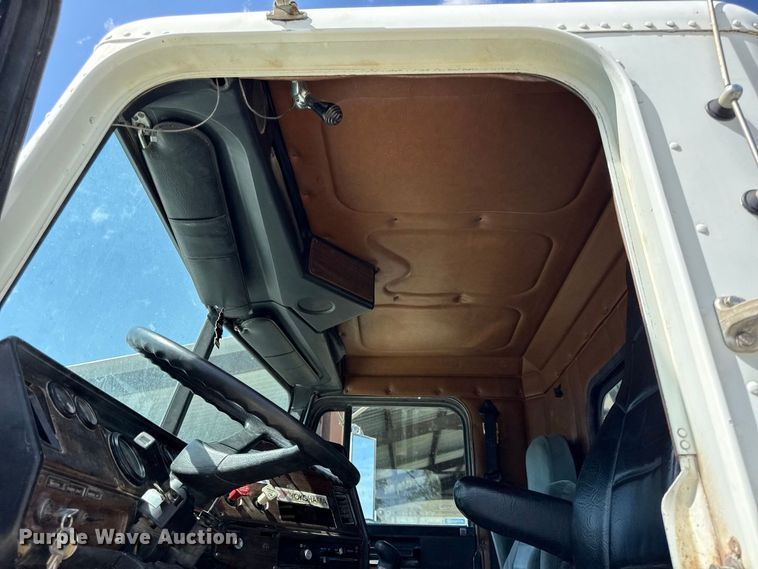 image for item EV6207 1996 Freightliner FLD semi truck