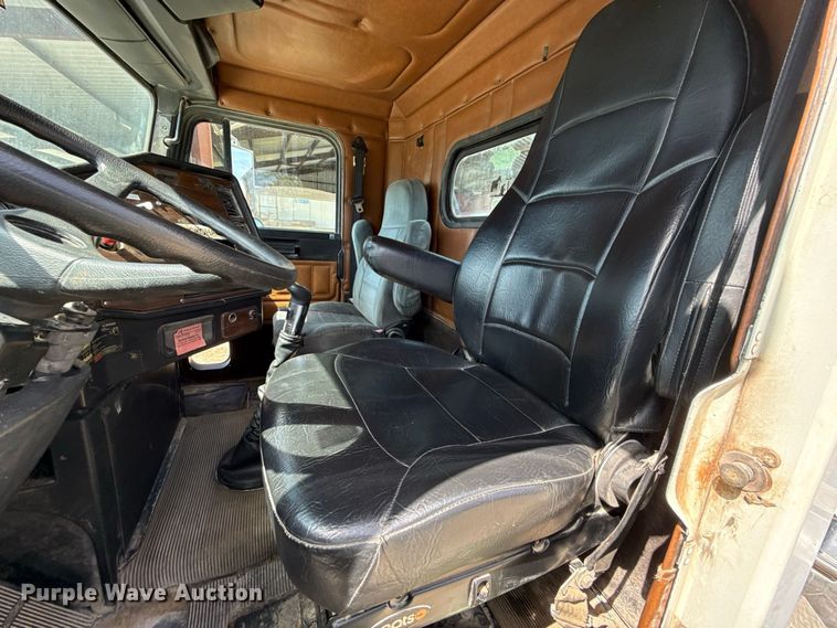 image for item EV6207 1996 Freightliner FLD semi truck