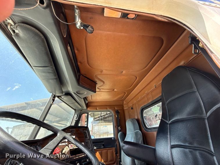 image for item EV6207 1996 Freightliner FLD semi truck