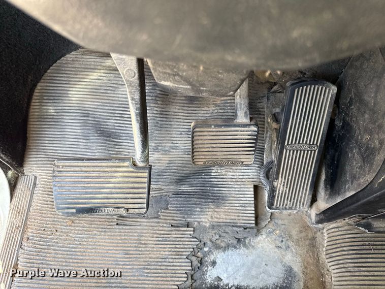 image for item EV6207 1996 Freightliner FLD semi truck