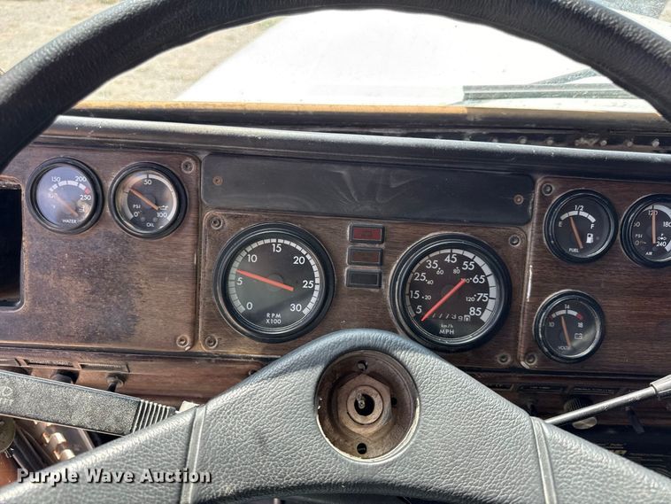 image for item EV6207 1996 Freightliner FLD semi truck