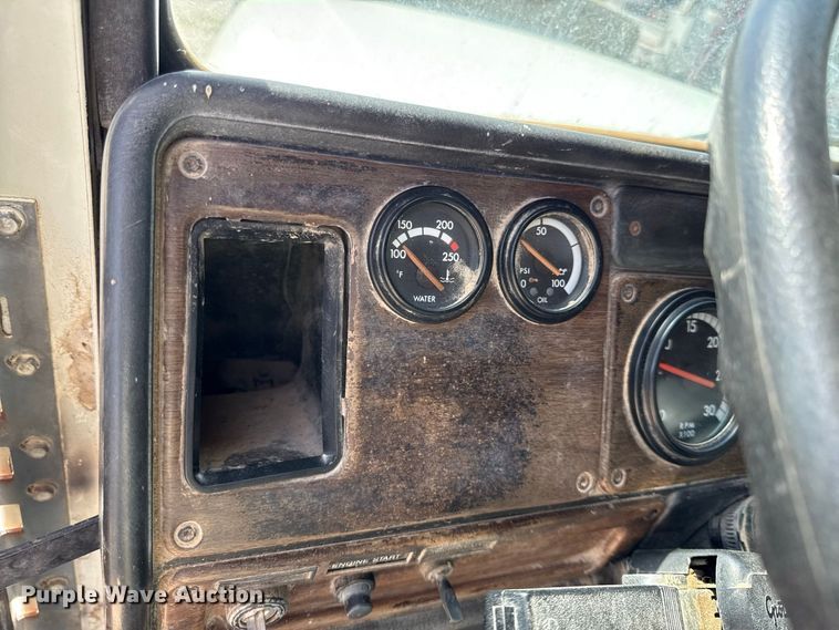 image for item EV6207 1996 Freightliner FLD semi truck