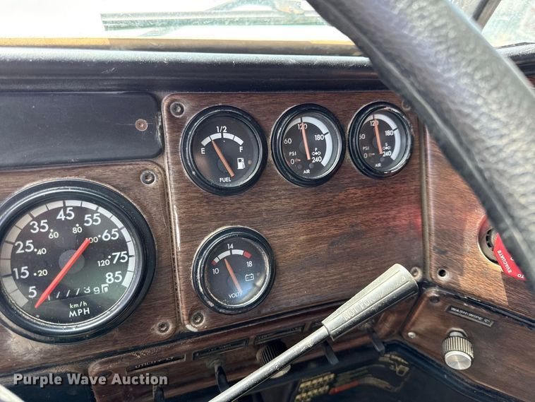 image for item EV6207 1996 Freightliner FLD semi truck