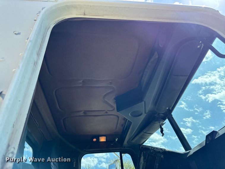 image for item EV6207 1996 Freightliner FLD semi truck