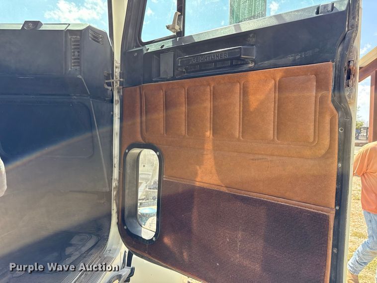 image for item EV6207 1996 Freightliner FLD semi truck