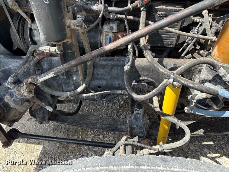 image for item EV6207 1996 Freightliner FLD semi truck