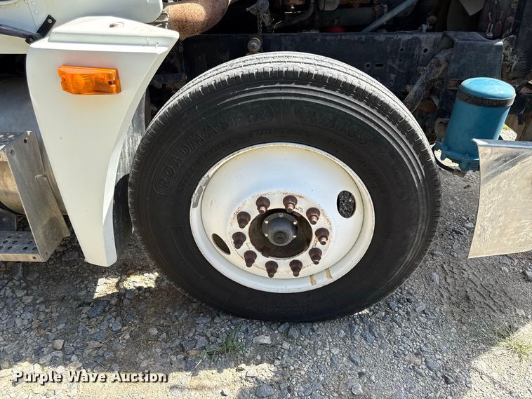 image for item EV6207 1996 Freightliner FLD semi truck