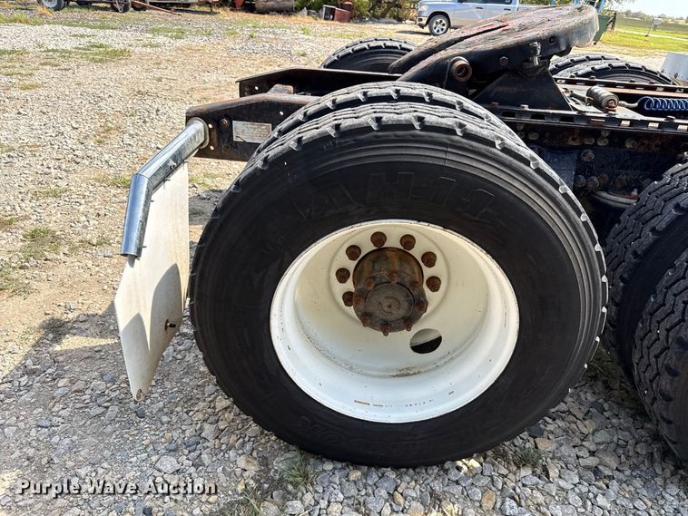 image for item EV6207 1996 Freightliner FLD semi truck
