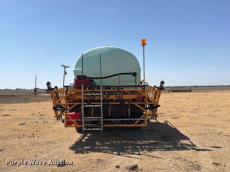 image for item EW4079 1986 International F-2574 applicator truck