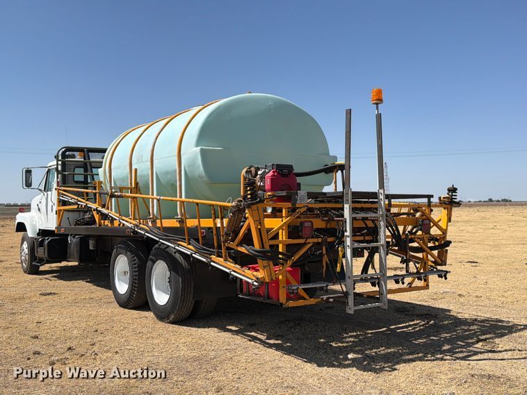 image for item EW4079 1986 International F-2574 applicator truck