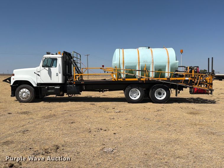 image for item EW4079 1986 International F-2574 applicator truck