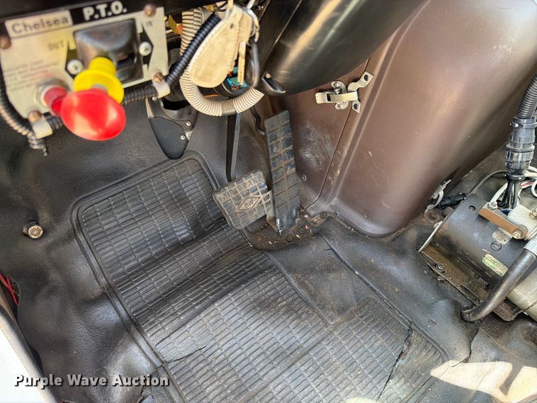 image for item EW4079 1986 International F-2574 applicator truck