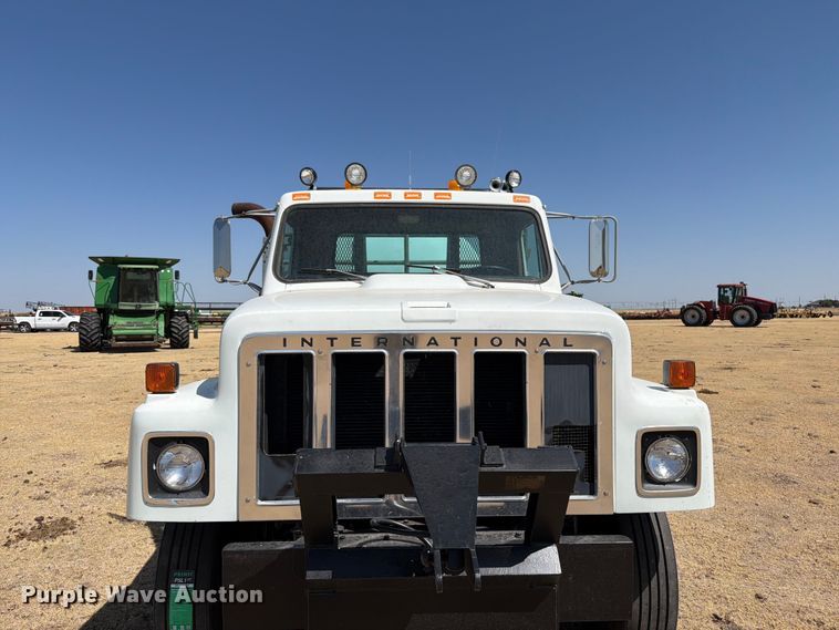 image for item EW4079 1986 International F-2574 applicator truck