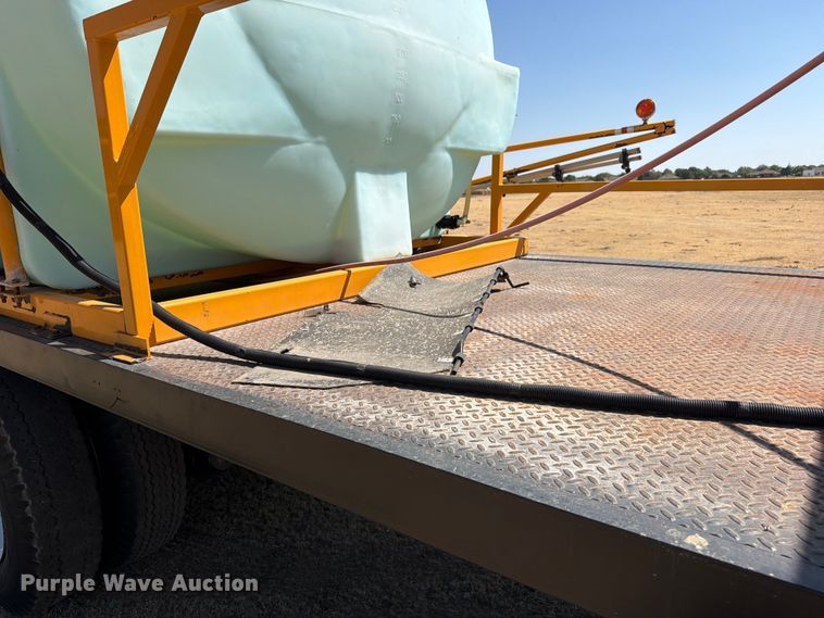 image for item EW4079 1986 International F-2574 applicator truck