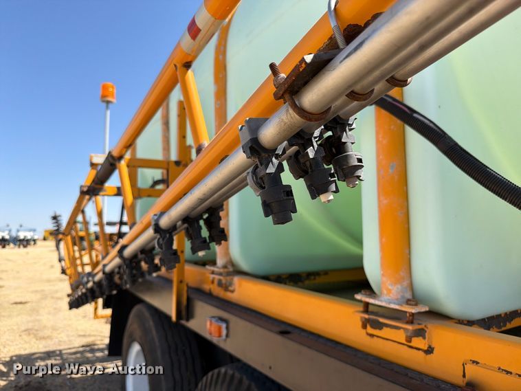 image for item EW4079 1986 International F-2574 applicator truck