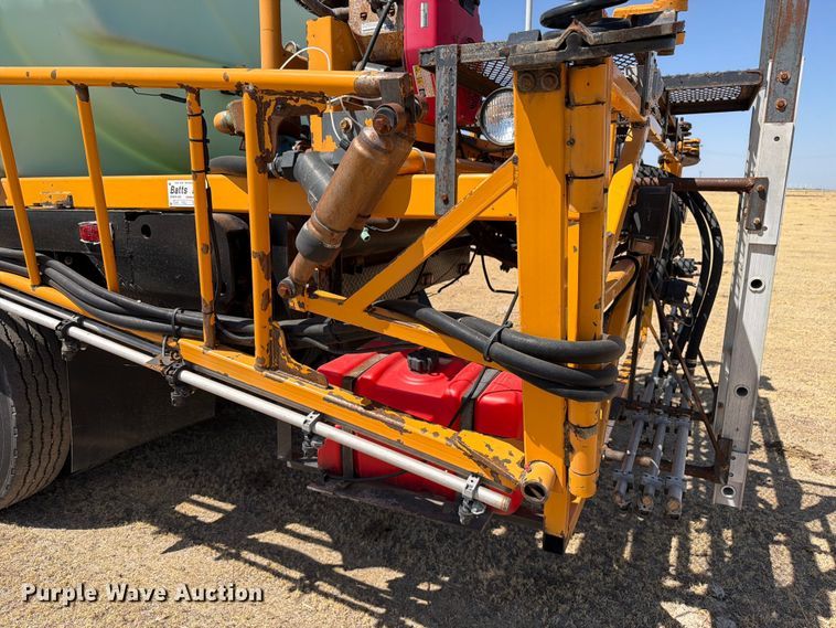 image for item EW4079 1986 International F-2574 applicator truck