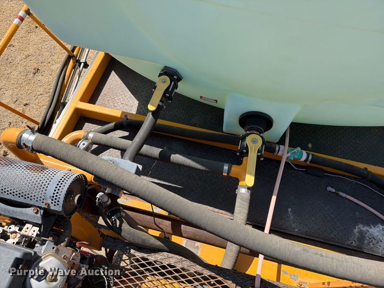 image for item EW4079 1986 International F-2574 applicator truck