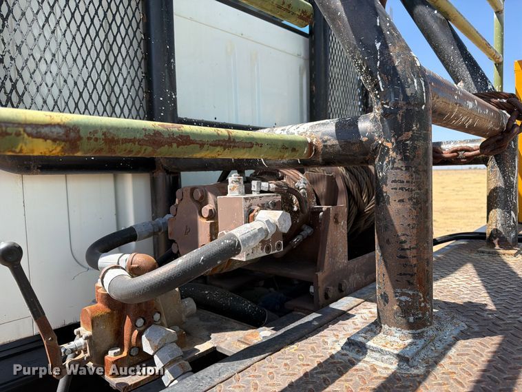 image for item EW4079 1986 International F-2574 applicator truck