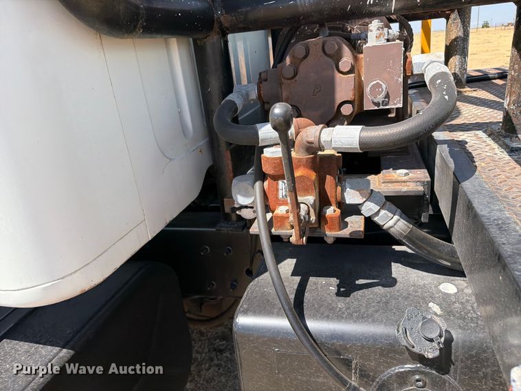 image for item EW4079 1986 International F-2574 applicator truck