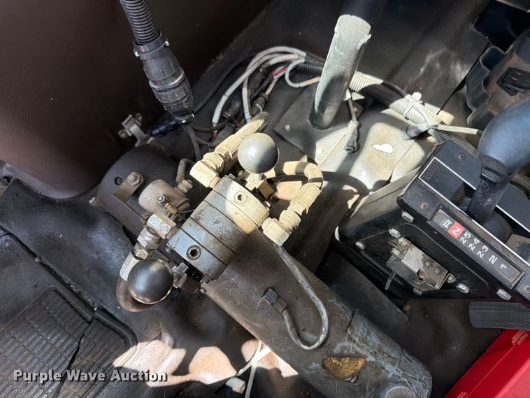 image for item EW4079 1986 International F-2574 applicator truck