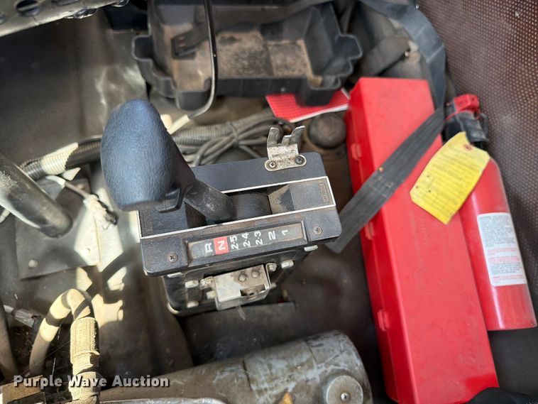 image for item EW4079 1986 International F-2574 applicator truck