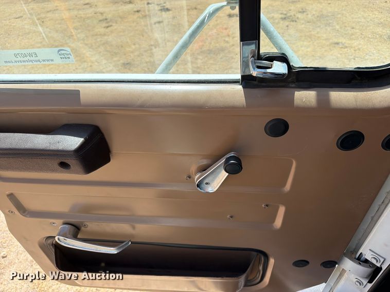 image for item EW4079 1986 International F-2574 applicator truck