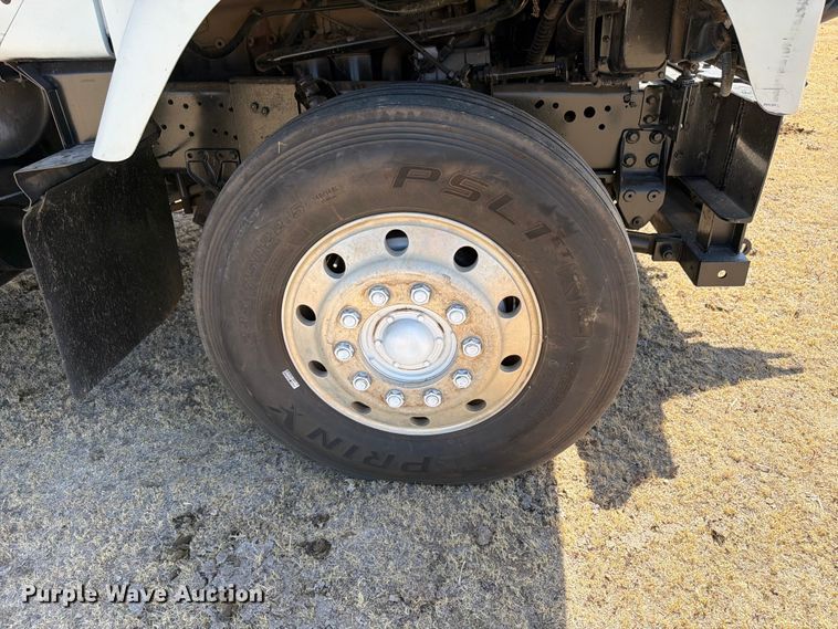 image for item EW4079 1986 International F-2574 applicator truck