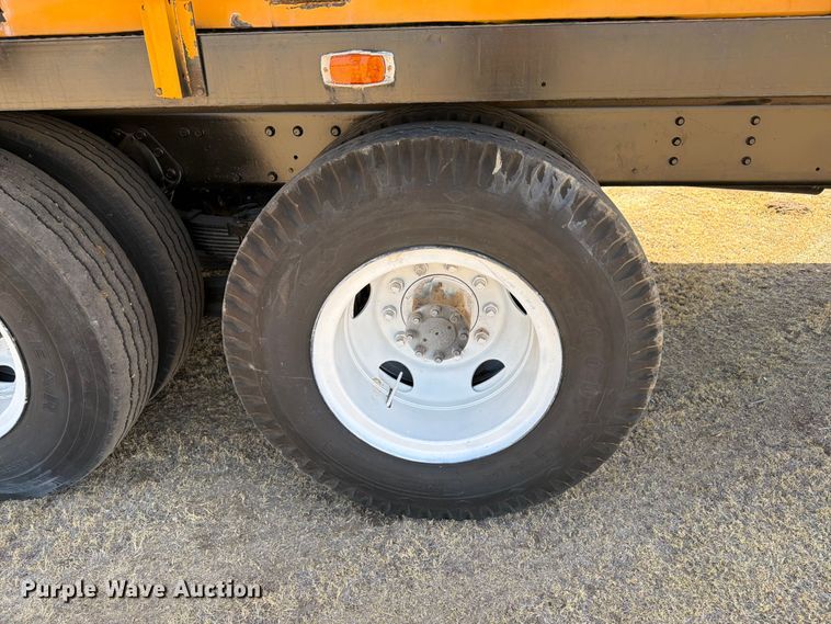 image for item EW4079 1986 International F-2574 applicator truck