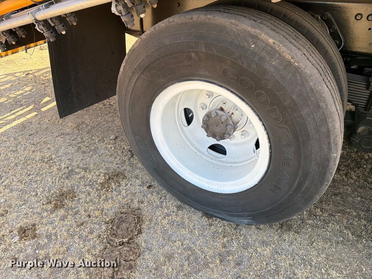 image for item EW4079 1986 International F-2574 applicator truck