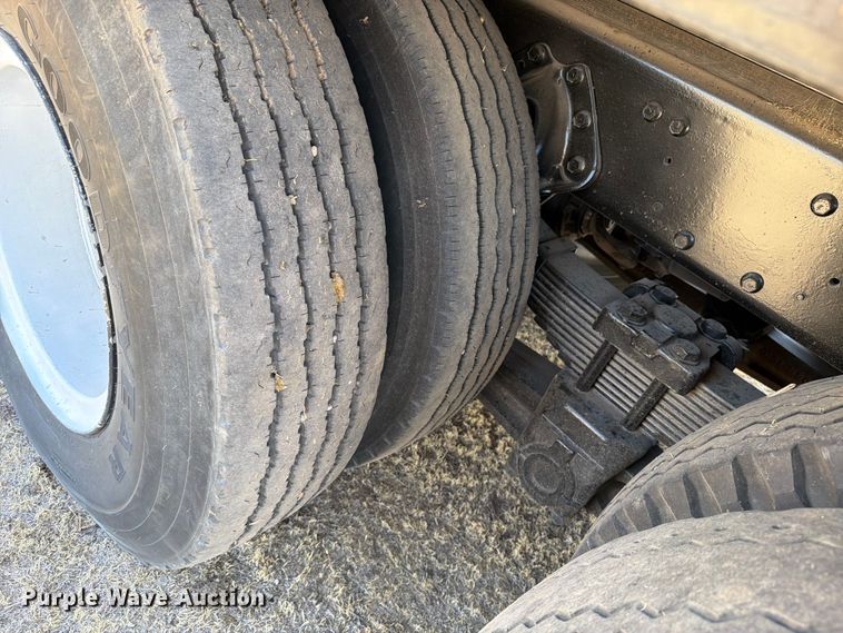image for item EW4079 1986 International F-2574 applicator truck