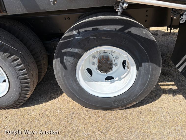 image for item EW4079 1986 International F-2574 applicator truck