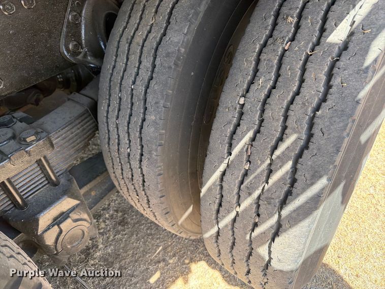 image for item EW4079 1986 International F-2574 applicator truck