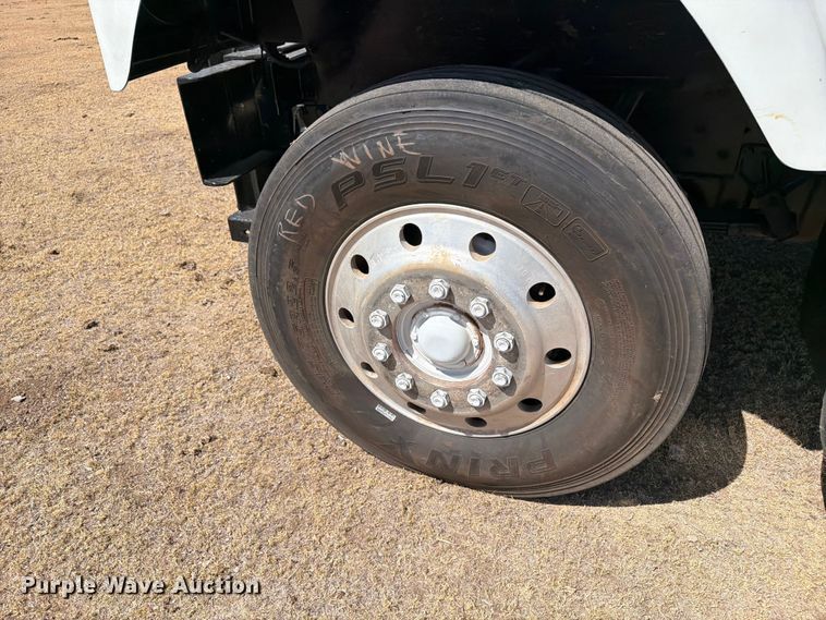 image for item EW4079 1986 International F-2574 applicator truck