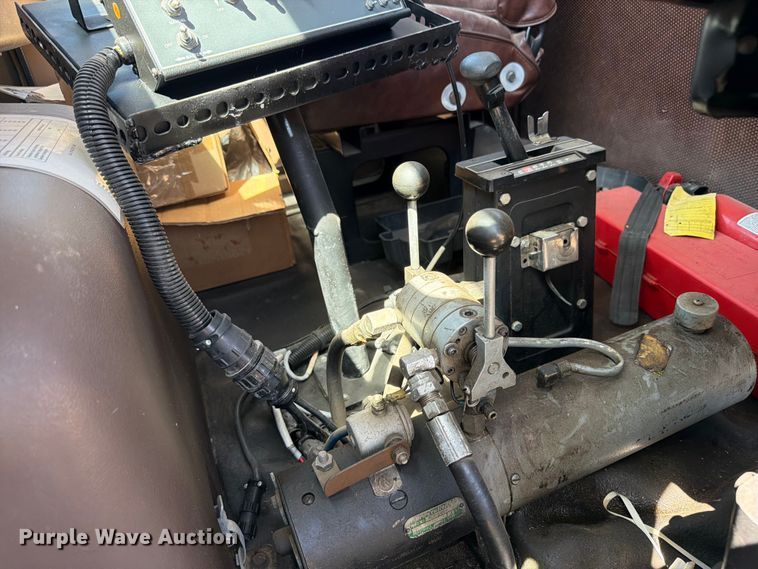 image for item EW4079 1986 International F-2574 applicator truck