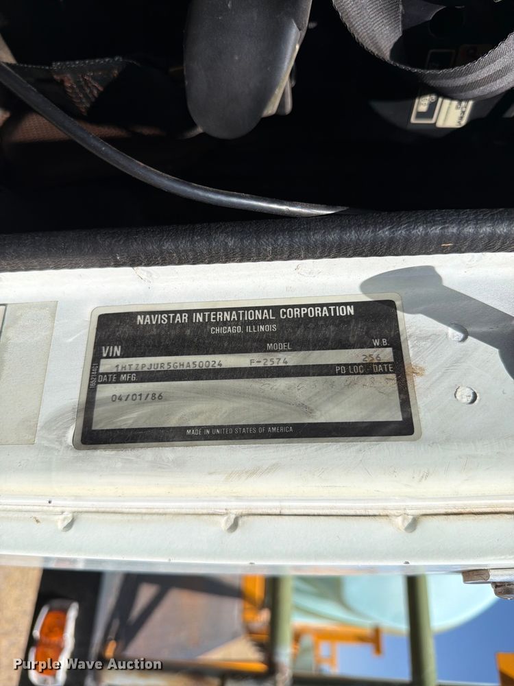 image for item EW4079 1986 International F-2574 applicator truck