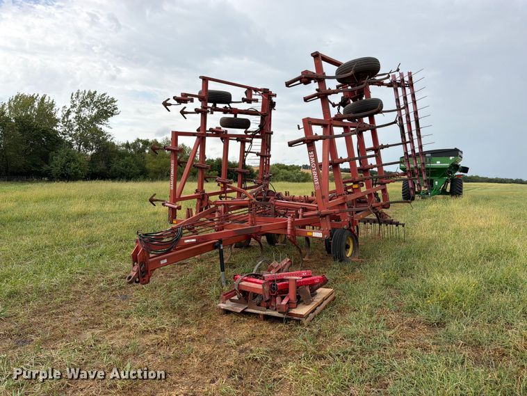 image for item EW5036 Sunflower 5331-27 field cultivator
