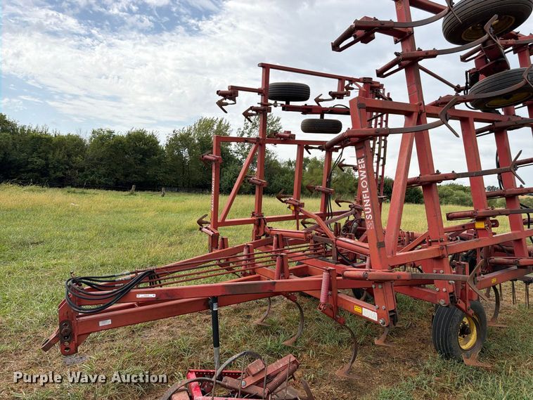 image for item EW5036 Sunflower 5331-27 field cultivator