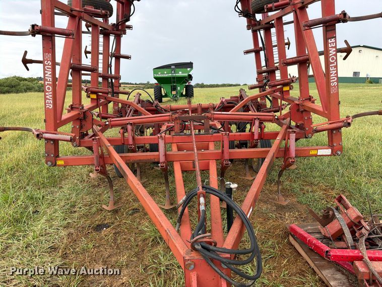 image for item EW5036 Sunflower 5331-27 field cultivator