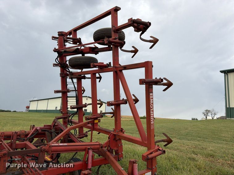 image for item EW5036 Sunflower 5331-27 field cultivator