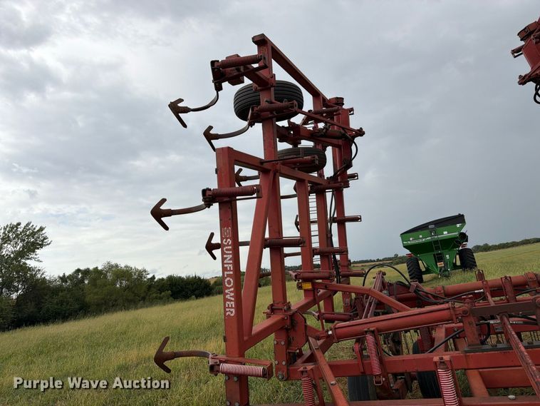 image for item EW5036 Sunflower 5331-27 field cultivator
