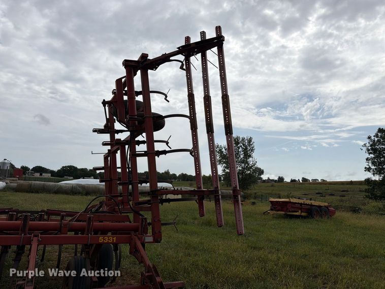 image for item EW5036 Sunflower 5331-27 field cultivator