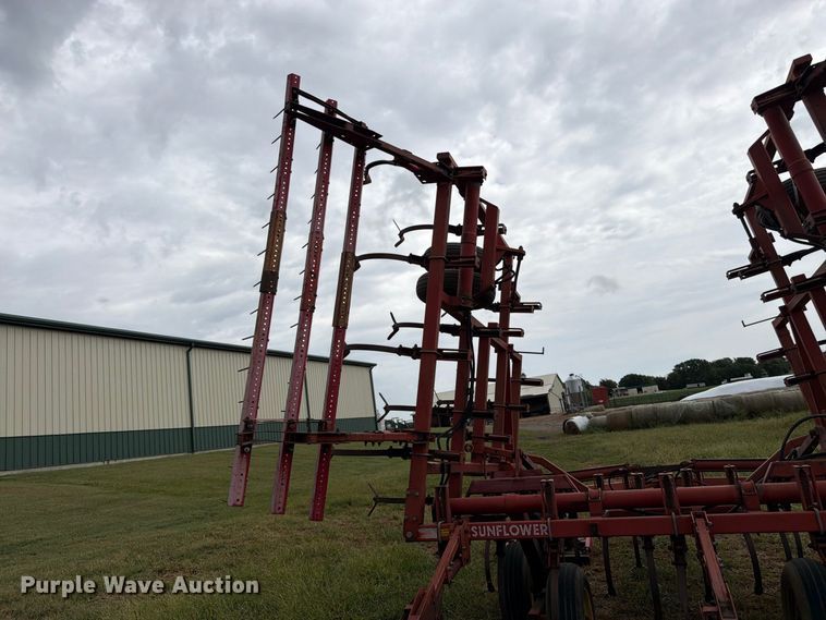 image for item EW5036 Sunflower 5331-27 field cultivator