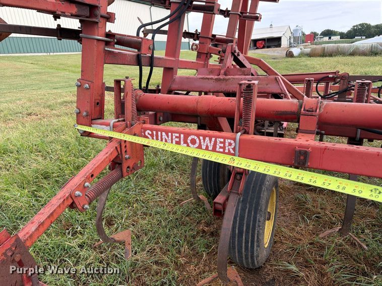 image for item EW5036 Sunflower 5331-27 field cultivator