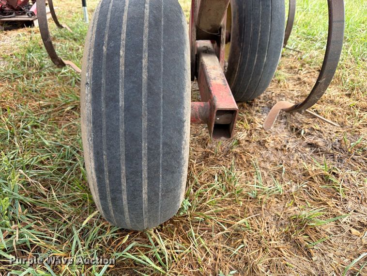 image for item EW5036 Sunflower 5331-27 field cultivator